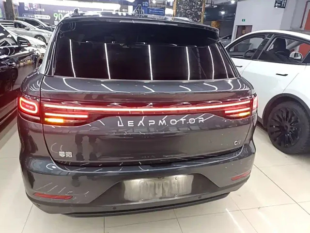 Leapmotor C11 — Фото автомобиля 5