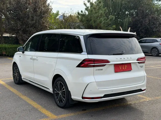 Roewe iMAX8 — Фото автомобиля 5