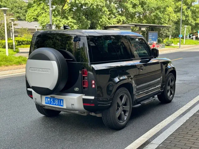 Land Rover Defender — Фото автомобиля 3