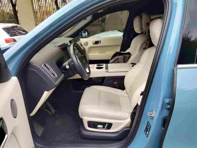 Li Auto L8 — Фото автомобиля 6
