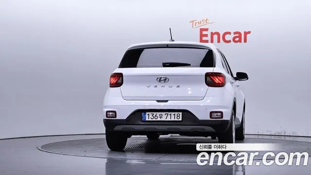 Hyundai Venue — Фото автомобиля 4