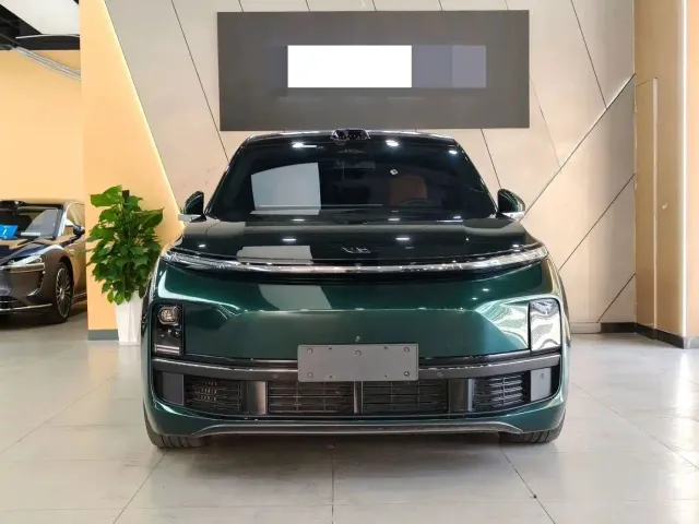 Li Auto L8 — Фото автомобиля 2