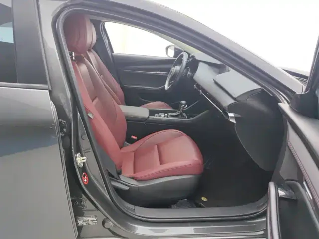 Mazda Axela — Фото автомобиля 8