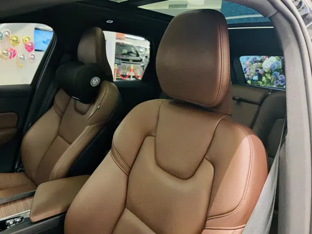 Volvo XC60 — Фото автомобиля 12