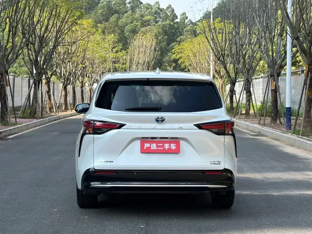 Toyota Sienna — Фото автомобиля 8