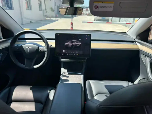 Tesla Model Y — Фото автомобиля 8