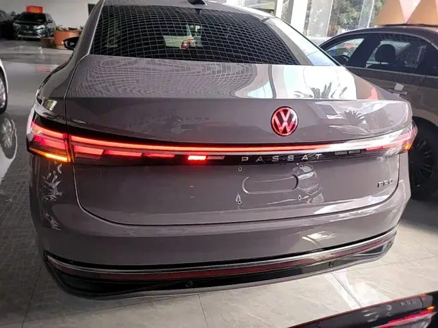 Volkswagen Passat — Фото автомобиля 5