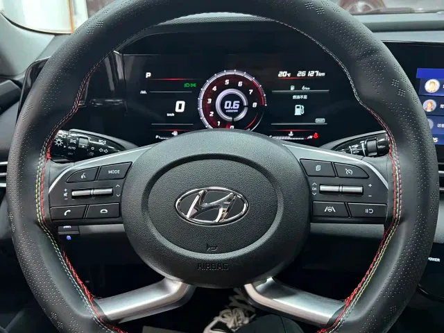Hyundai Elantra — Фото автомобиля 6