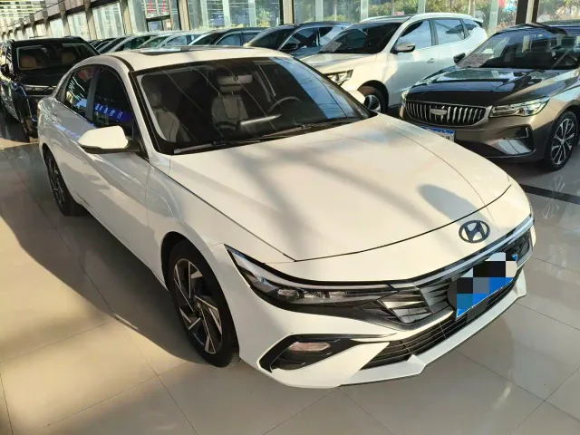 Hyundai Elantra — Фото автомобиля 3