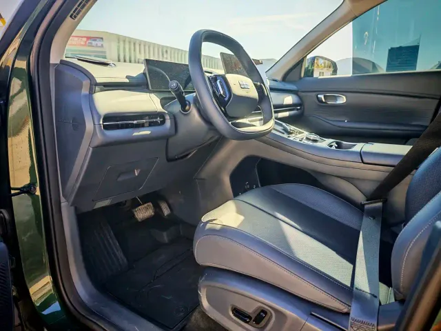 Geely Galaxy Starship 7 EM-i — Фото автомобиля 4