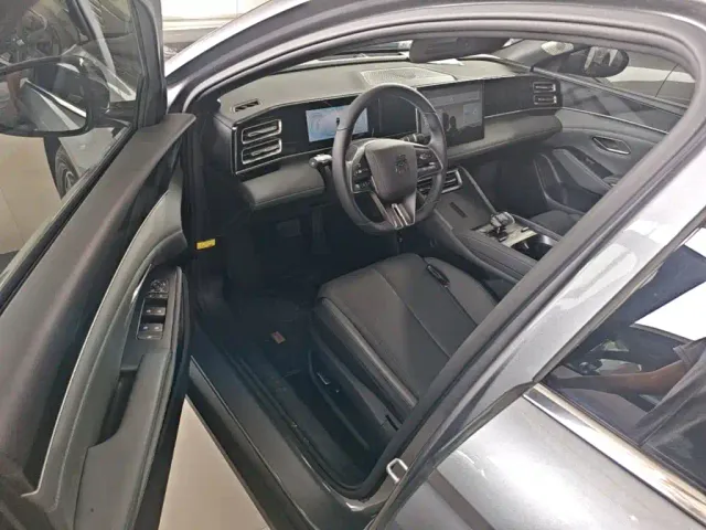 BYD Qin L — Фото автомобиля 15