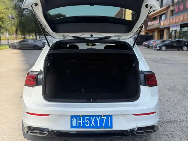 Volkswagen Golf — Фото автомобиля 14