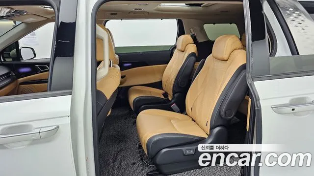 Kia Carnival Generation 4 — Фото автомобиля 12