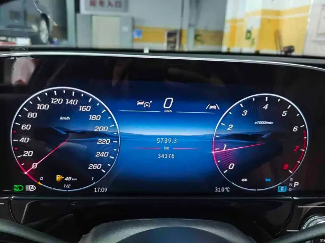 Mercedes-Benz E-Class — Фото автомобиля 7