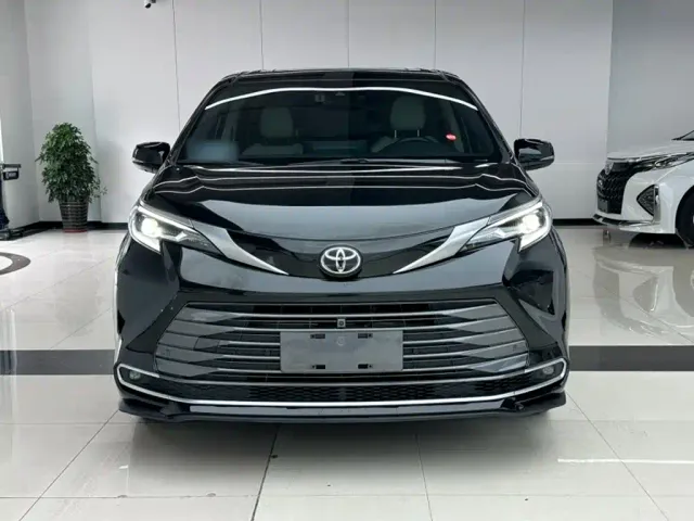 Toyota Sienna — Фото автомобиля 7