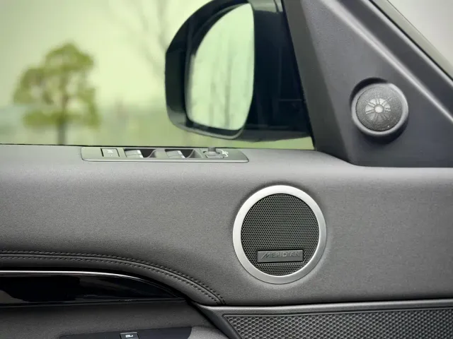Land Rover Discovery — Фото автомобиля 10