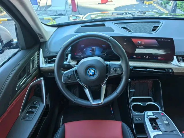 BMW iX1 — Фото автомобиля 21