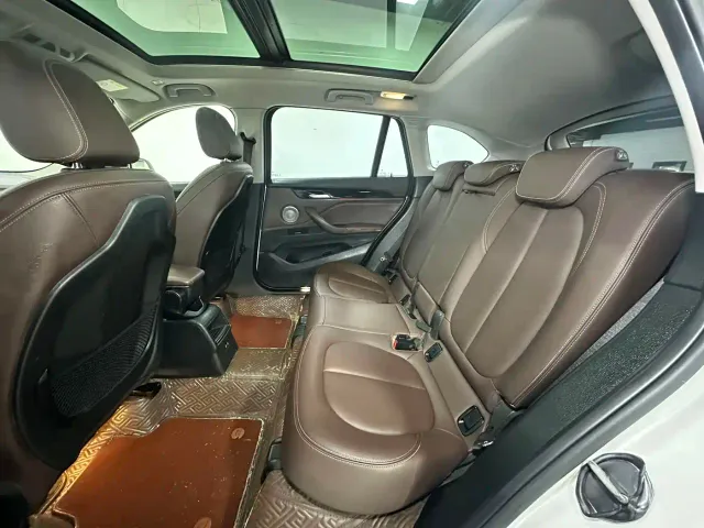 BMW X1 — Фото автомобиля 11