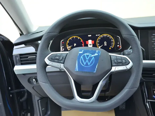 Volkswagen Passat — Фото автомобиля 10