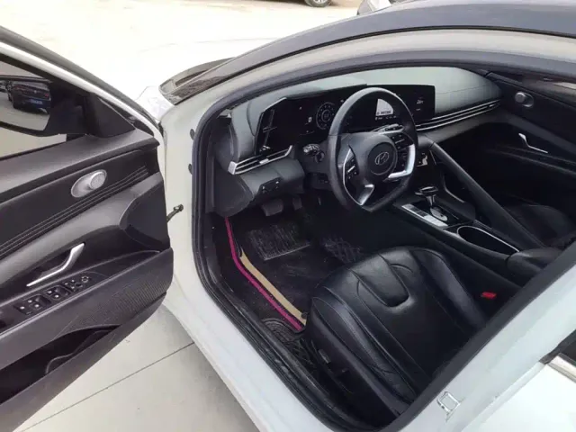 Hyundai Elantra — Фото автомобиля 15