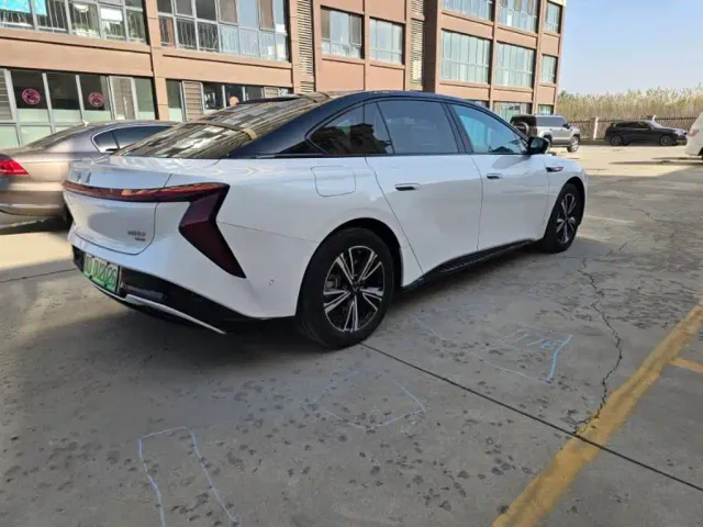 Hongqi EH7 — Фото автомобиля 4