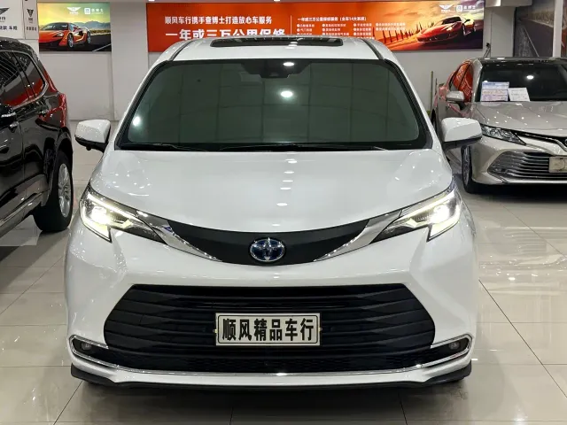 Toyota Sienna — Фото автомобиля 25