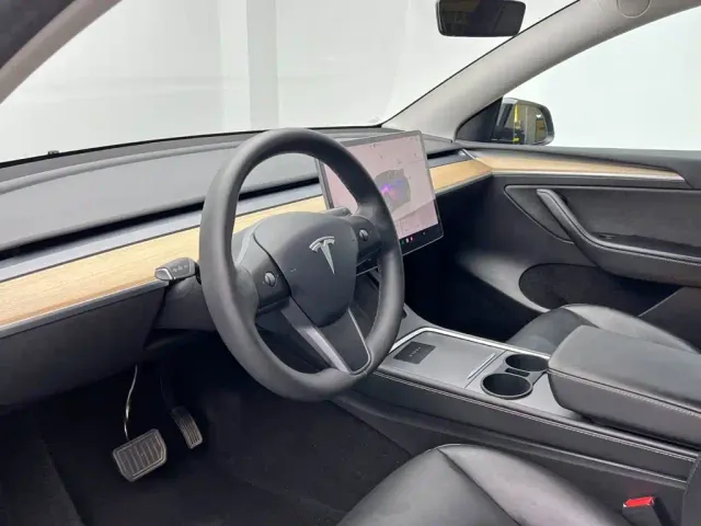 Tesla Model Y — Фото автомобиля 14