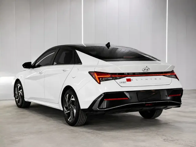 Hyundai Elantra — Фото автомобиля 6