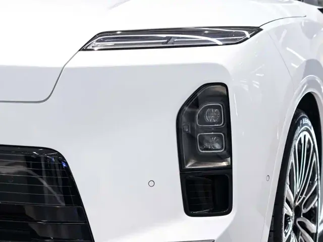 Nio ES8 — Фото автомобиля 10