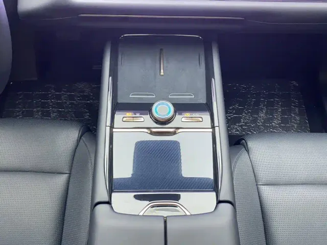 Lynk & Co 900 — Фото автомобиля 22