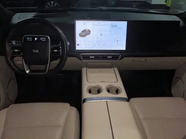 Li Auto L8 — Фото автомобиля 12