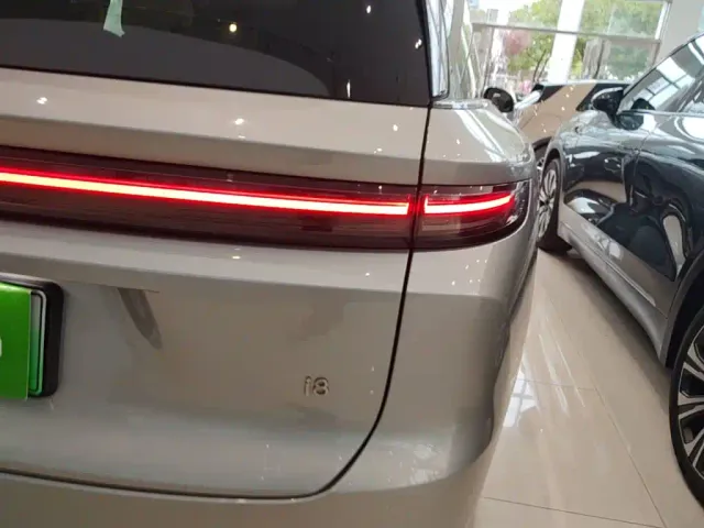 Li Auto i8 — Фото автомобиля 7