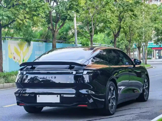 Lynk & Co Z10 — Фото автомобиля 9
