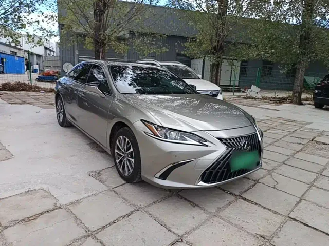 Lexus ES — Фото автомобиля 3