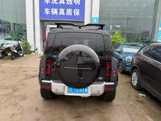 Land Rover Defender — Фото автомобиля 8