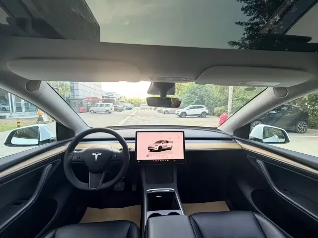 Tesla Model Y — Фото автомобиля 8