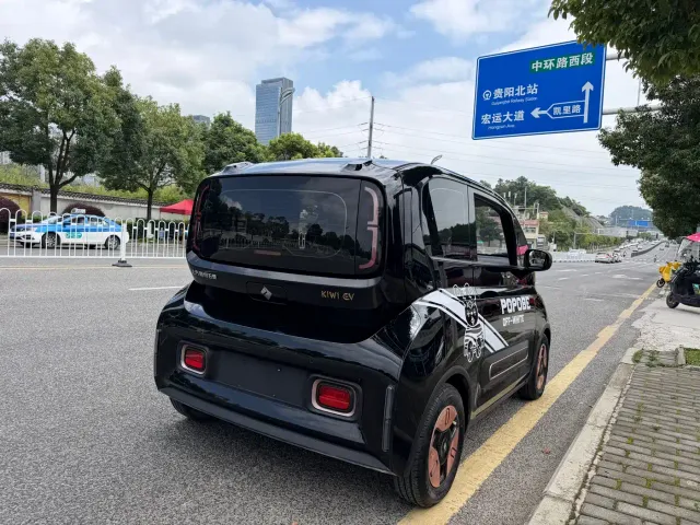 Baojun KiWi EV — Фото автомобиля 4
