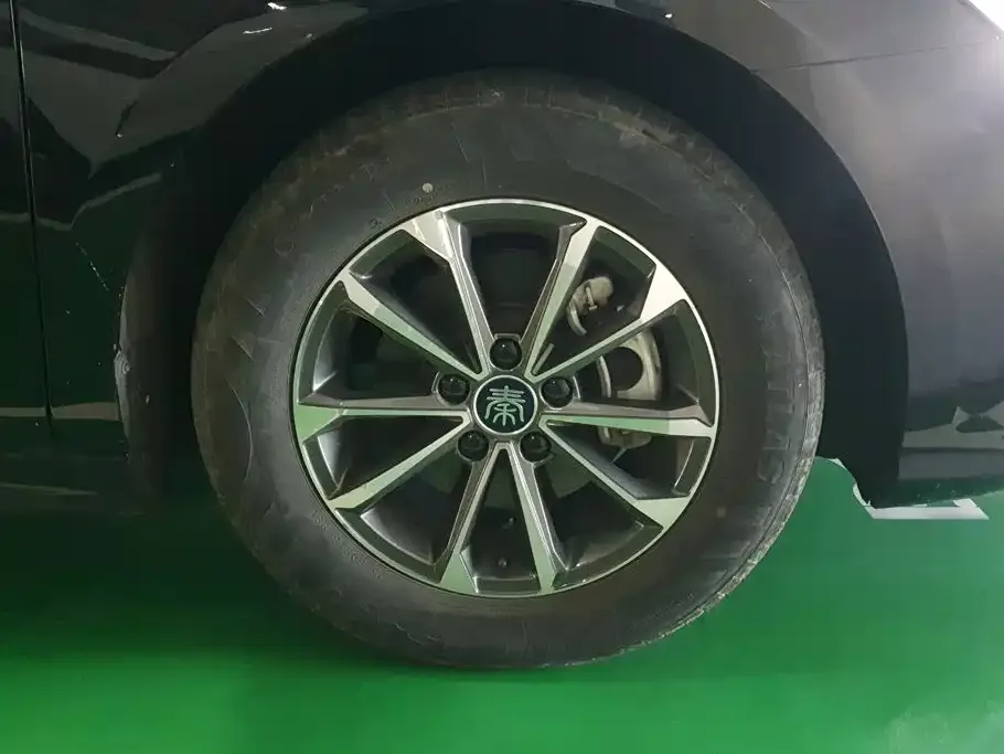 BYD Qin PLUS 2024 Glory Edition DM-i 55KM Leading — Фото автомобиля 6
