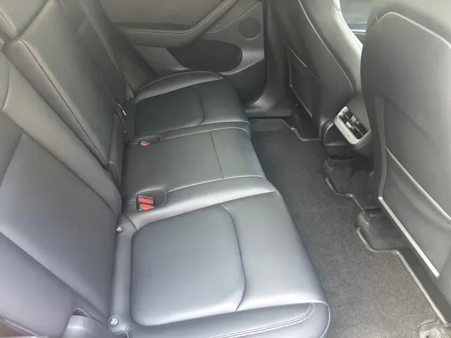 Tesla Model Y — Фото автомобиля 14