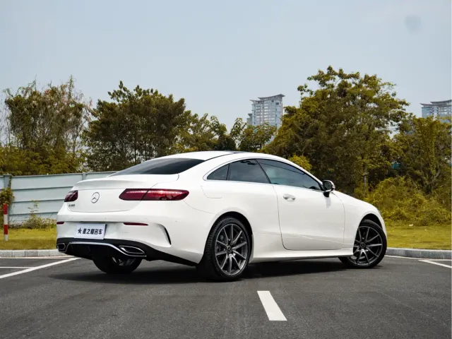 Mercedes-Benz E-Class — Фото автомобиля 6