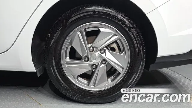Hyundai AVANTE Новый Avante (CN7) — Фото автомобиля 21