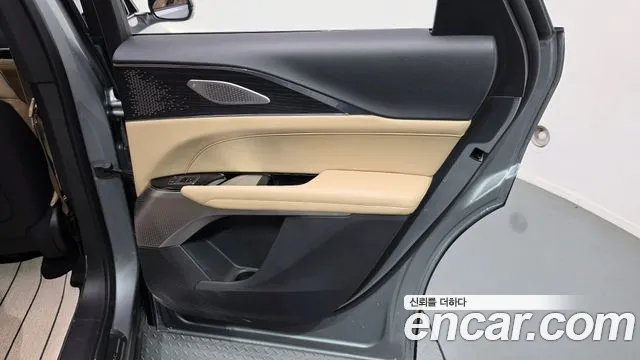 Cadillac Lyriq — Фото автомобиля 25