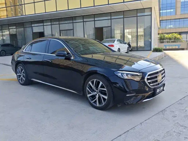 Mercedes-Benz E-Class — Фото автомобиля 3
