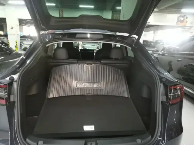 Tesla Model Y — Фото автомобиля 18