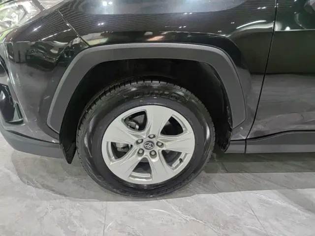 Toyota RAV4 — Фото автомобиля 22