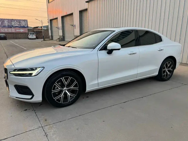 Фотография автомобиля — Volvo S60