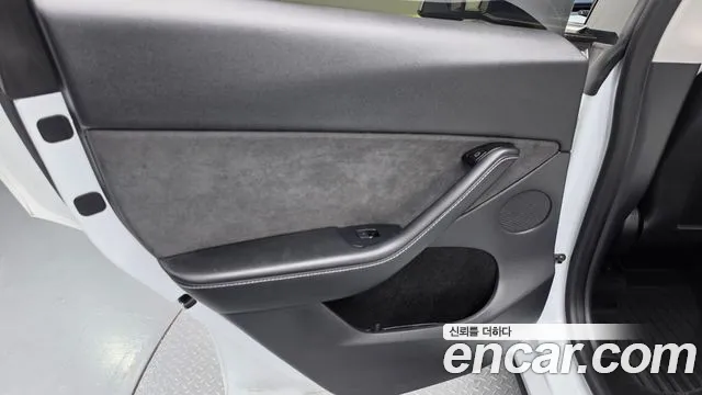 Tesla Model Y — Фото автомобиля 14