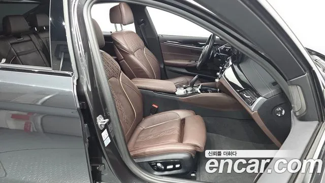 BMW 5 Series G30 — Фото автомобиля 16