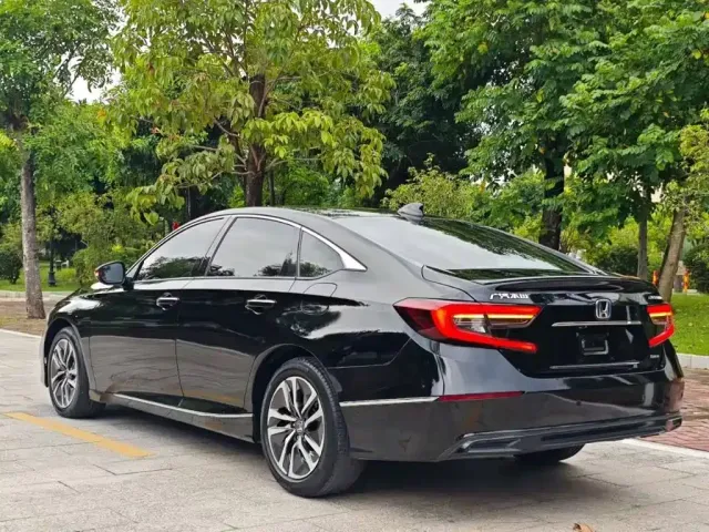 Honda Accord — Фото автомобиля 8