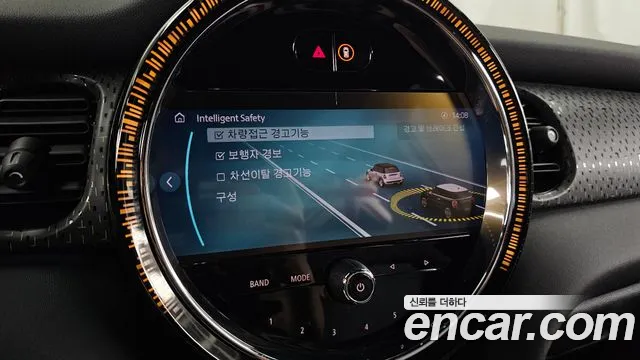 MINI Cooper Electric — Фото автомобиля 18